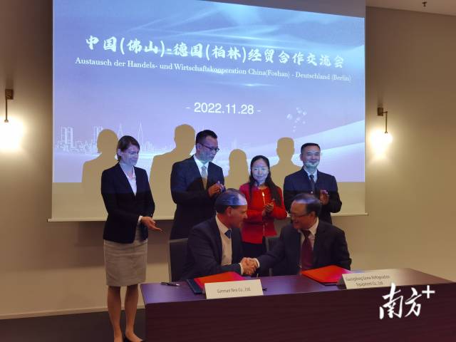 广东高而美制冷设备有限公司与德国客户签约。